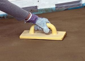 Лак для бетона: разновидности и технология покрытия